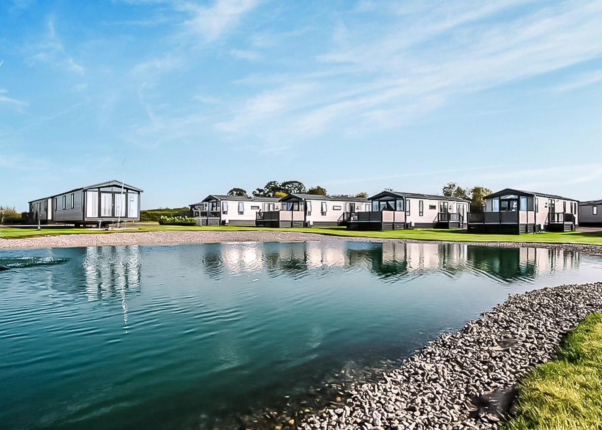 فندق Green Meadows Country Park Harker المظهر الخارجي الصورة